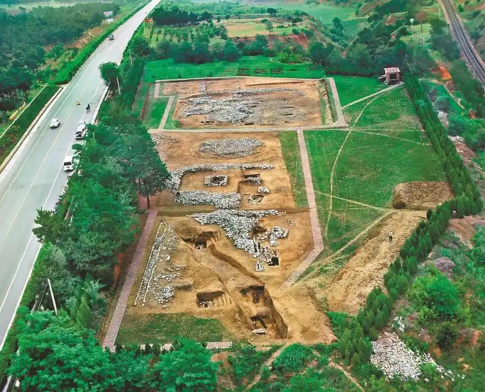 红山文化·牛河梁遗址.红山文化,距今五六千年.考古学泰斗苏秉 - 抖音