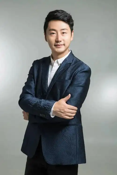 湖北经视主持人,一级播音员,《经视大舞台》形象代言人,武汉市消防