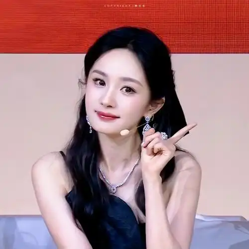 怎么这么可爱99#杨幂穿高定打游戏