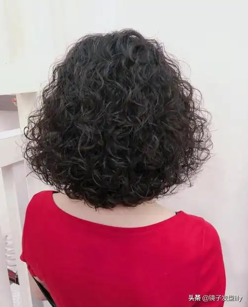 齐肩发烫发发型图片小卷(春节精选小卷烫发20款)