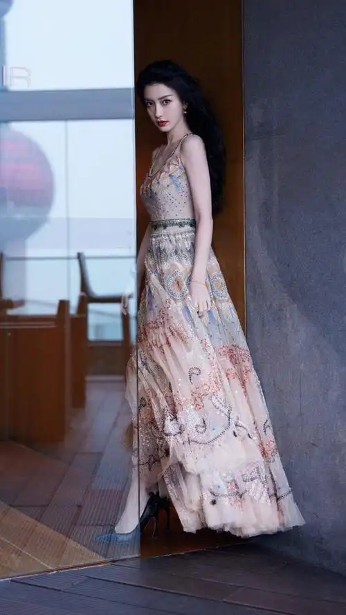 baby姐的礼服造型太绝美了!气质脱俗,淡雅若仙!