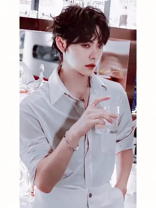 欢迎收看肖宇梁真人帅过漫画系列图集