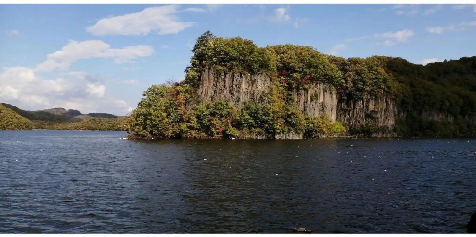 游白山湖 白山湖是吉林省吉林市著名的旅游风景胜地,距离吉林市193