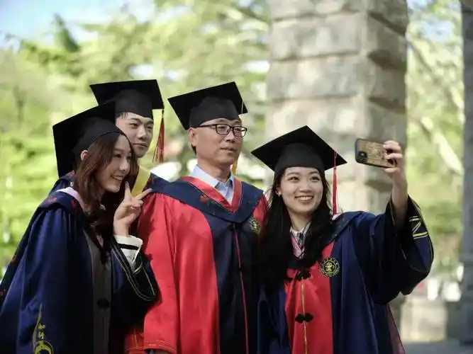 【v帮推】毕业季 | 一文速通学位服穿搭指南!做最美交大毕业生!