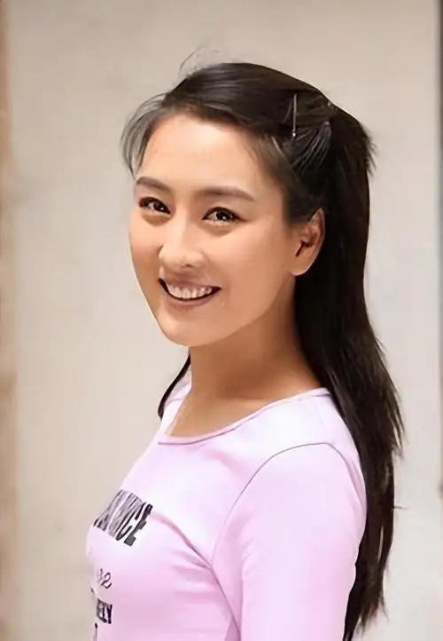 曾以清纯形象走红的女演员马苏,因和吴奇隆一起出现而名声扫地.