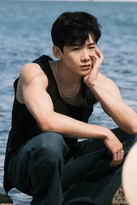 内娱男菩萨白敬亭刷爆热搜有的人表面上是搞笑男背地里却