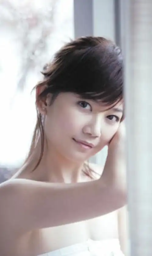 梁静茹气质写真照,还记得她那首勇气吗?