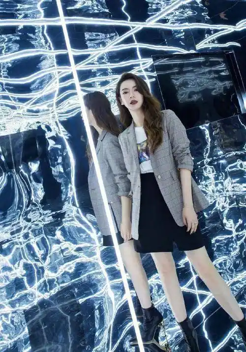 原创原创34岁戚薇真会穿168身高穿出2米气场网友李承铉好眼光