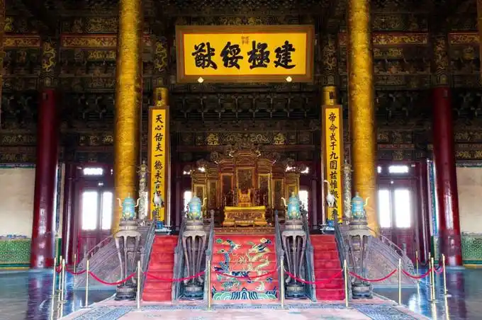 太和殿太和殿前的宽阔平台,称为丹陛,俗称