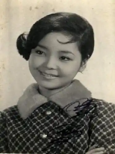 邓丽君的黑白世界--数十老照片记录成长历程