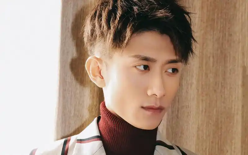 张一山帅气写真电脑桌面壁纸图片