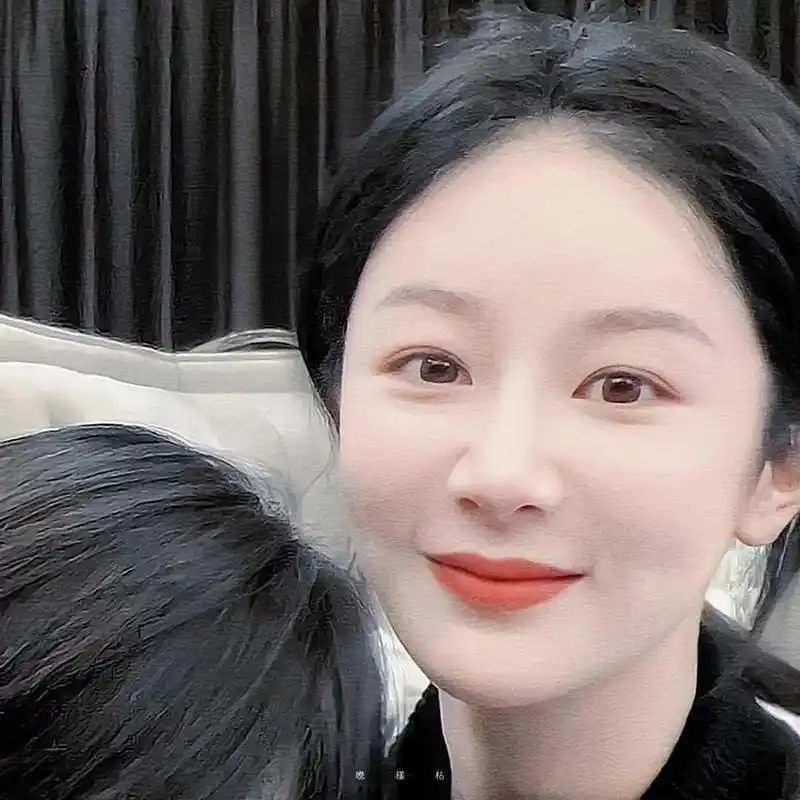 素颜紫(跟朋友聚餐拍照)#杨紫.#杨紫 #小猴紫 #美出高级 - 抖音