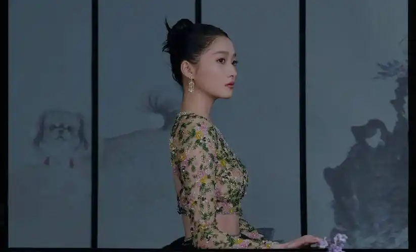 吴宣仪黑网长裙"土出"新高度,网友表示没眼看_礼服_明星_关晓彤