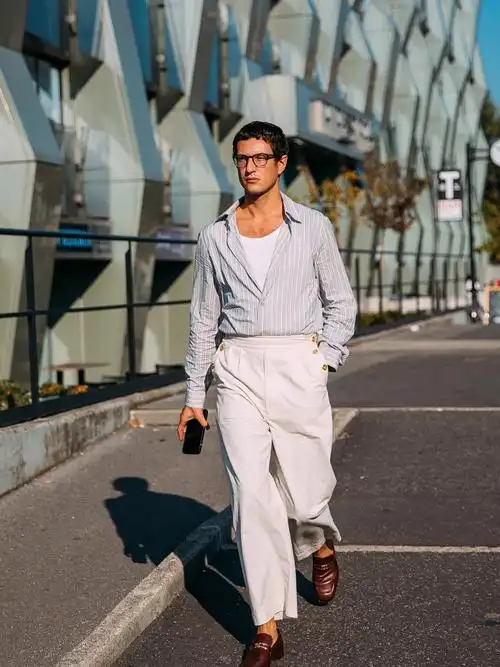 2022巴黎时装周男装街拍叠穿还挺好看