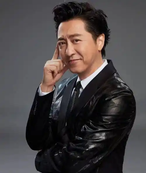 曝61岁庾澄庆突发心脏病去世,小14岁娇妻痛哭失声?