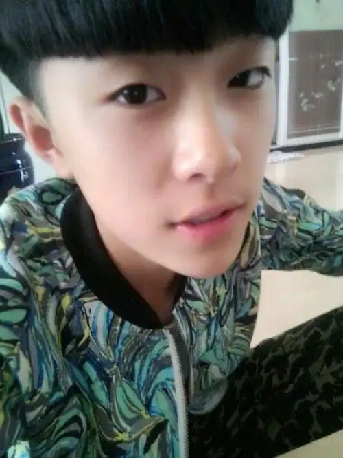 求10岁~13岁真人男生头像,在网上看的都不太合适,尽量萌一点或阳光一