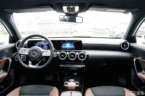 【奔驰a级2020款a 180 l内饰全景正拍汽车图片-汽车图片大全】-易车