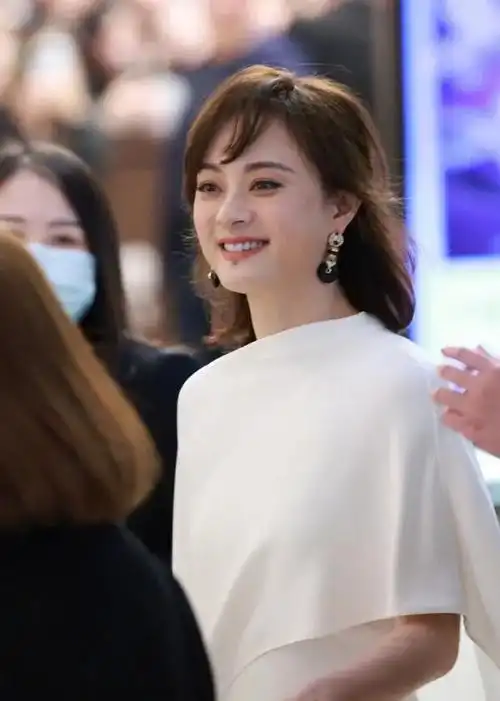 夸夸孙俪的新发型温柔又大气哪里看得出她已经41岁了