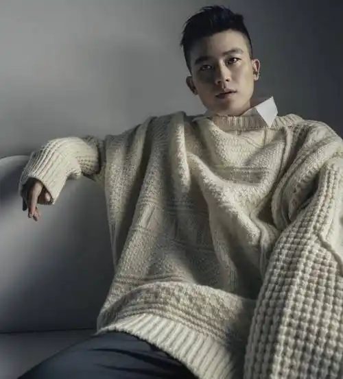 欧豪时尚封面大片曝光,轻松驾驭任何造型的他,有没有将你迷倒呢