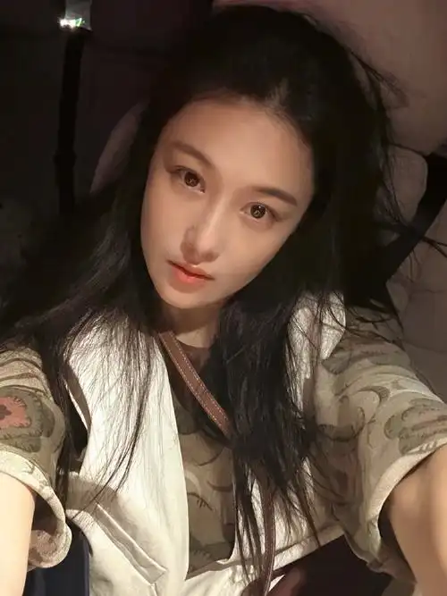 张馨予和妈妈自驾游#    张馨予分享旅游照!