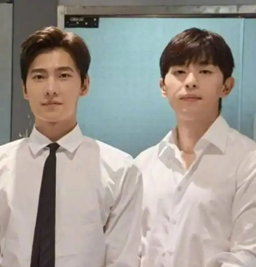 杨洋邓伦李现同框照三位男神太养眼白衬衫的杨洋是永远的神