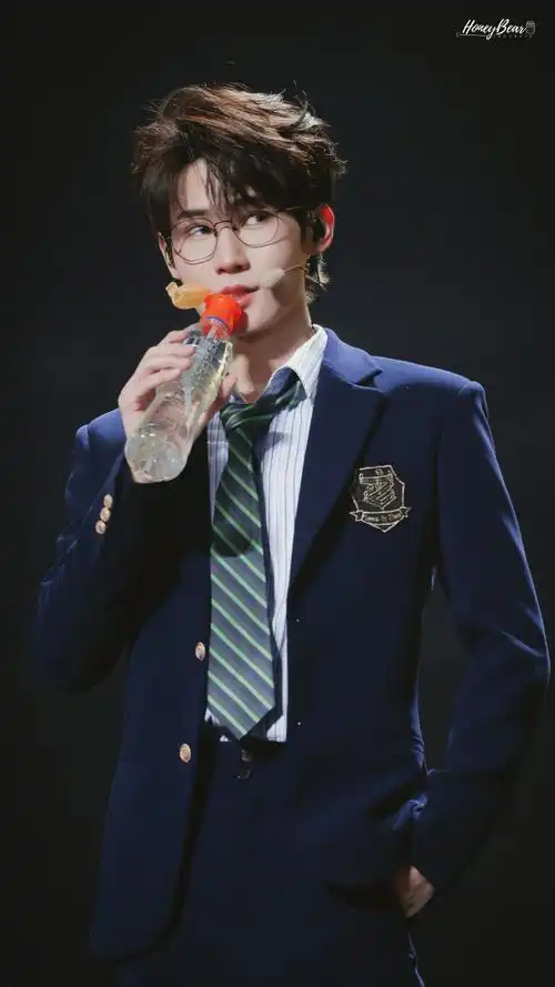 张真源奔跑吧##时代少年团cha了初雪