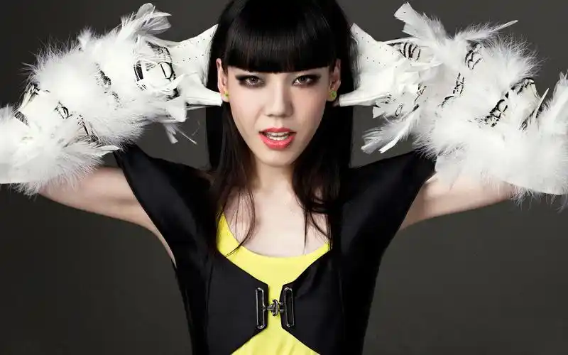 吴莫愁夸张写真