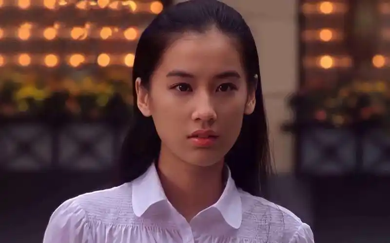 功夫中的黄圣依太清纯了