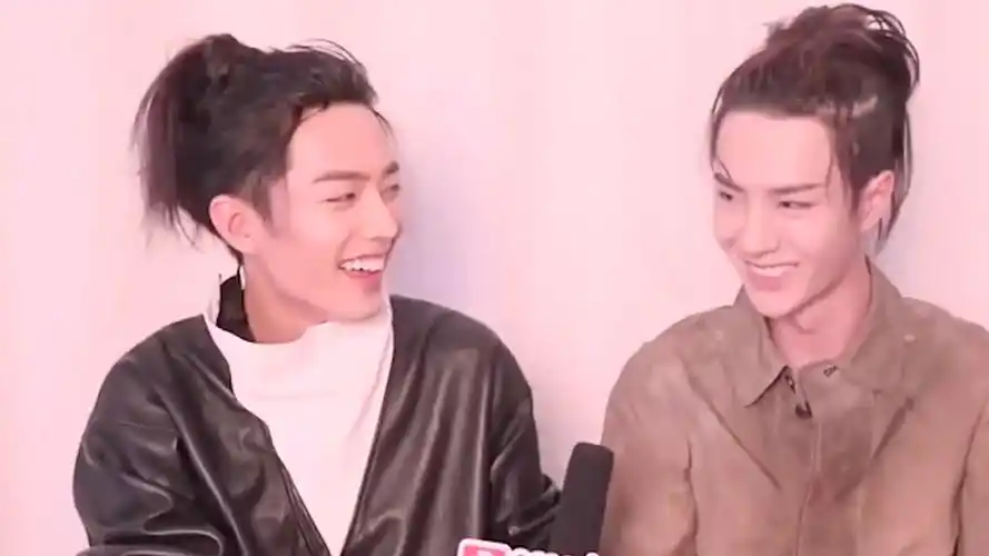 肖战王一博:显微镜视角,自己仿佛拥有了糖果公司