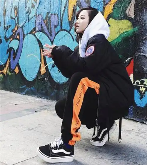 女生嘻哈风格衣服搭配-天晟网