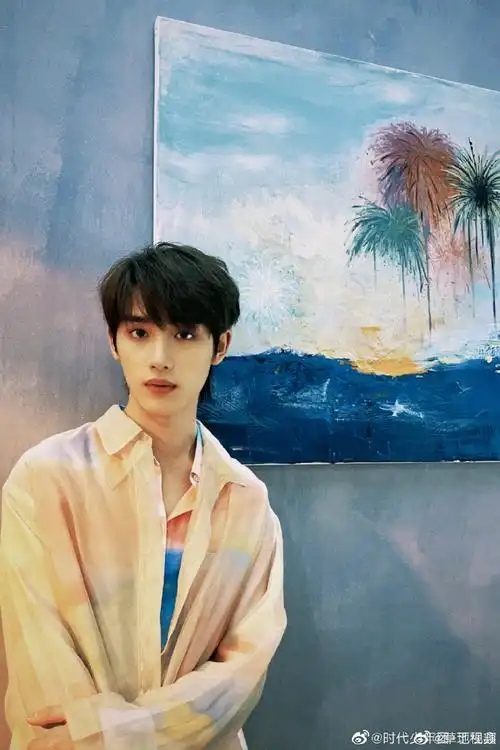 丁程鑫21岁色彩切片##丁程鑫白毛衣校园风写真