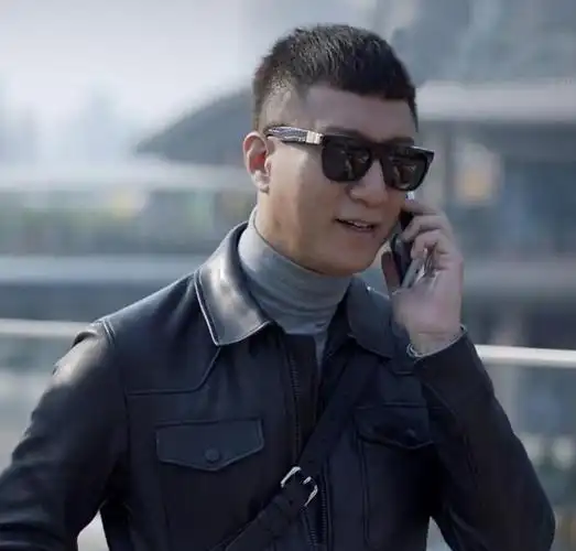 余则成"在荧幕上扮演的角色风格各异,但他们却都散发着强烈的个人魅力