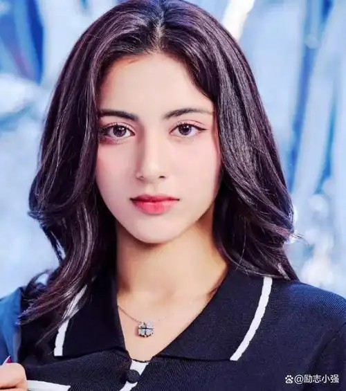 kpop圈首位印度成员aria惊艳亮相,浓颜系美貌令人心动!