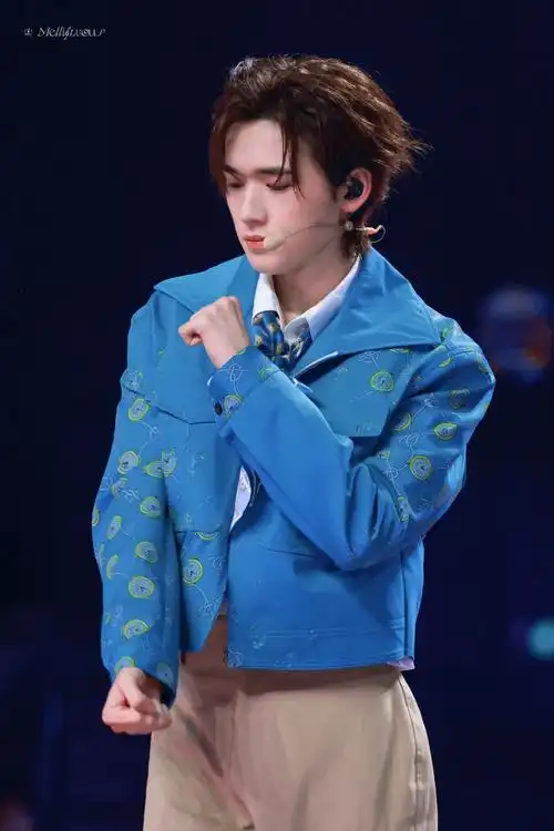 宋亚轩楼外楼演唱会##宋亚轩声生不息##宋亚轩怎么偷偷出去拍偶暇剧