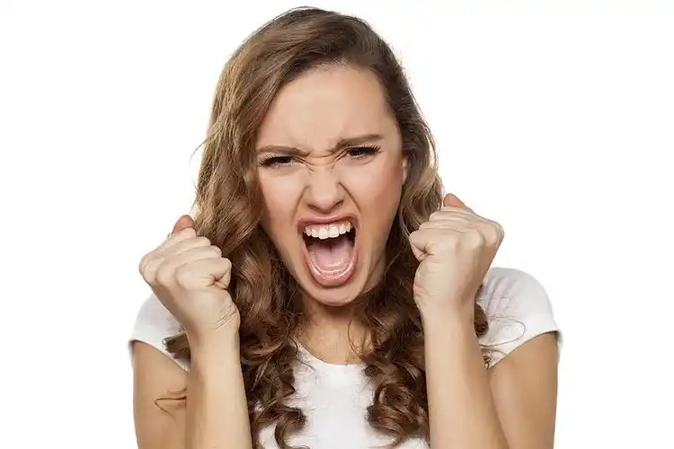 愤怒_生气_漂亮_女孩_白色背景_图片大全—全景创意图库(quanjing.