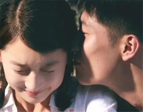 易烊千玺的初吻就这样被周冬雨夺走了?粉丝称心在滴血!