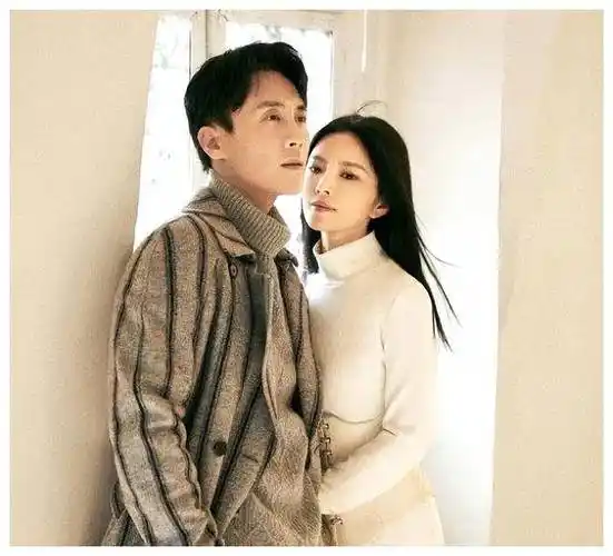 杜淳老婆女儿拍大片,王灿美丽不输女明星,2岁蛋饺惊艳如爸爸!