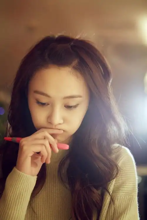 郑爽只顾挑零食被爸爸拉走对于这种颜值和身材我只想说羡慕嫉妒恨