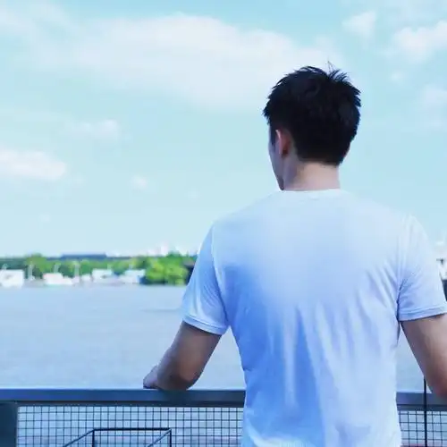 这宽大的背影让人有十足的安全感