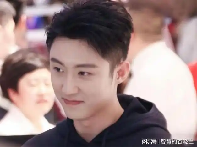 黄景瑜与迪丽热巴头像暗示恋情网友猜测不已