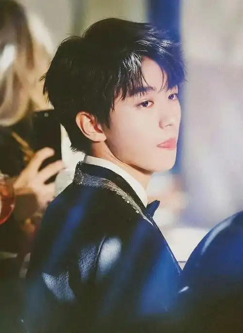 王俊凯与时代峰峻解约,tfboys终成为一代人的青春记忆!