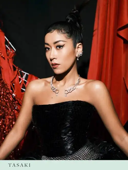 吉克隽逸今天的璀璨很拉风