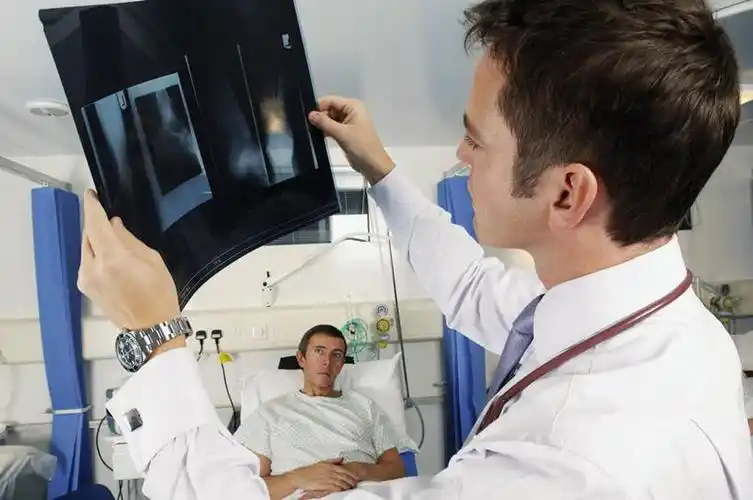 病人,横图,x光片,室内,仅一个男性,仅一个人,仅一个中年男性,检查