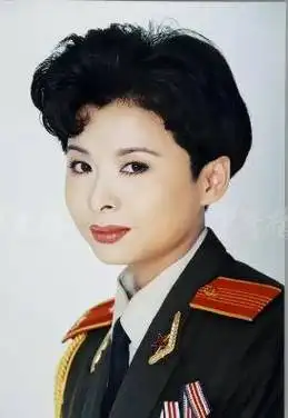 董文华:连登舞台13年,2000年因"绯闻"跌落神坛,如今怎样了