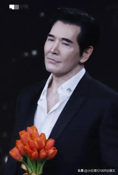 疑惑 费翔官方身高191,看图只比黄渤高一点?管虎难不成高两米?