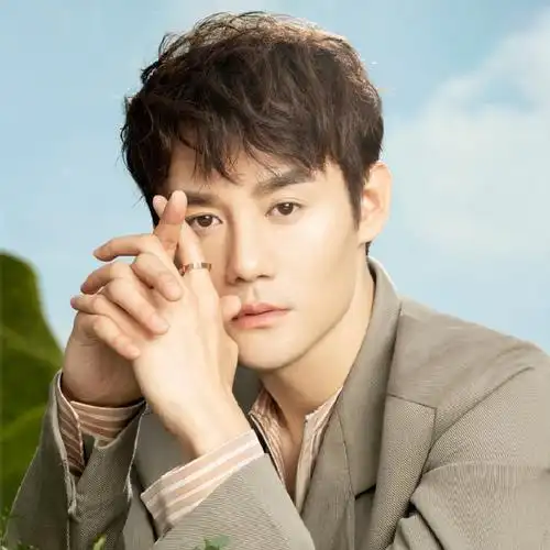 【超话头像欣赏】盛世美颜,轮着欣赏设计师:@老珺不炼丹#王凯周大福