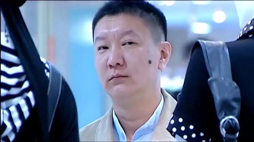 罪域:张天白与一女人逛街被跟踪,罪犯尾随进酒店,伺机杀人-影视综视频