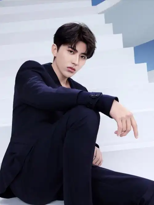 蔡徐坤  行走的衣架子