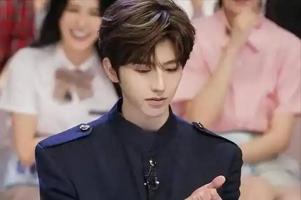 蔡徐坤恋情曝光,黑粉心生嫉妒,跟踪行刺被碎尸_女子_警方_网络