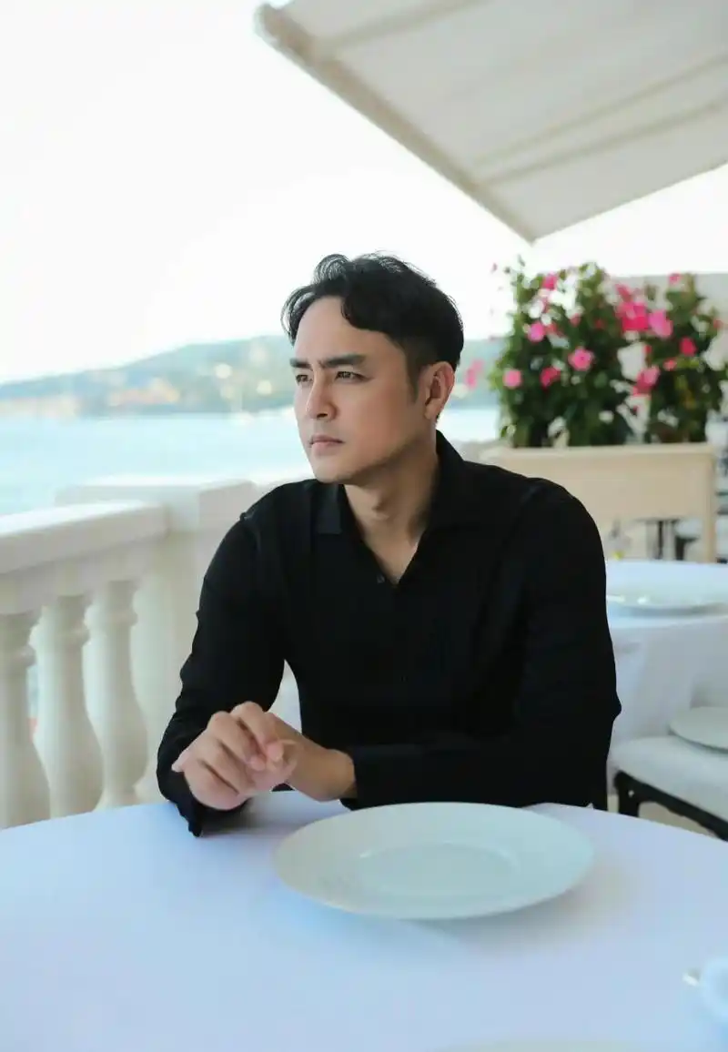 明道与妻子王婷萱于2019年登记结婚.